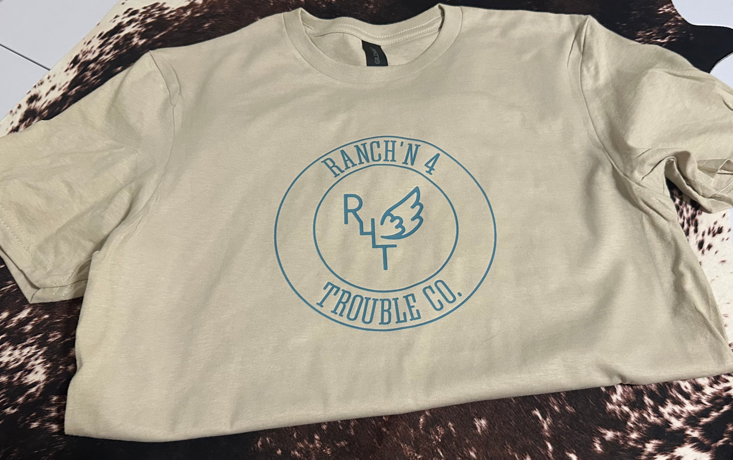 R4T Logo Short Sleeve - Sand w/ Teal Circle Logo